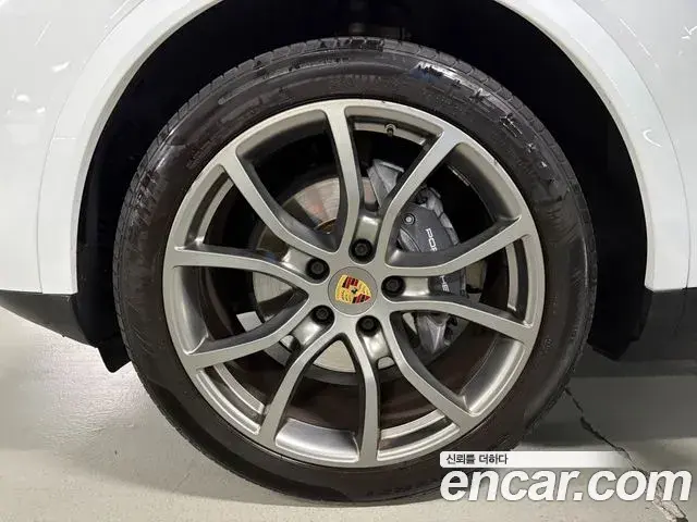 Porsche Cayenne 2019 — Photo 8/20