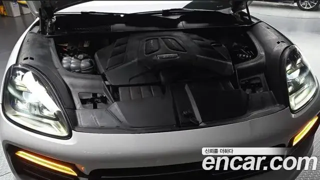 Porsche Cayenne 2019 — Photo 12/20
