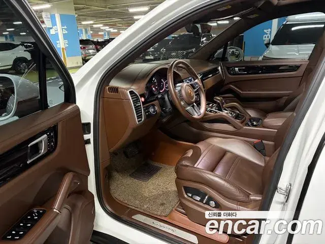 Porsche Cayenne 2019 — Photo 16/20