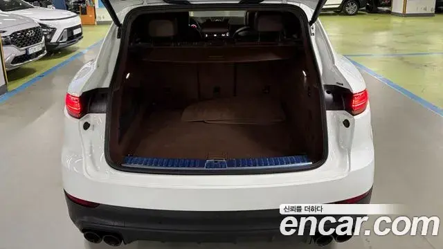 Porsche Cayenne 2019 — Photo 20/20