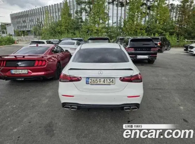Mercedes-Benz E-Class 2022 — Photo 4/16
