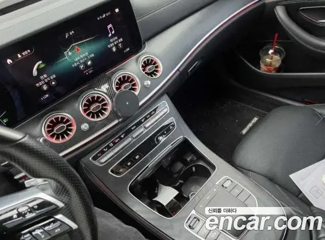 Mercedes-Benz E-Class 2022 — Photo 12/16