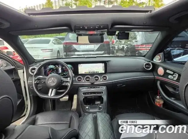Mercedes-Benz E-Class 2022 — Photo 9/16