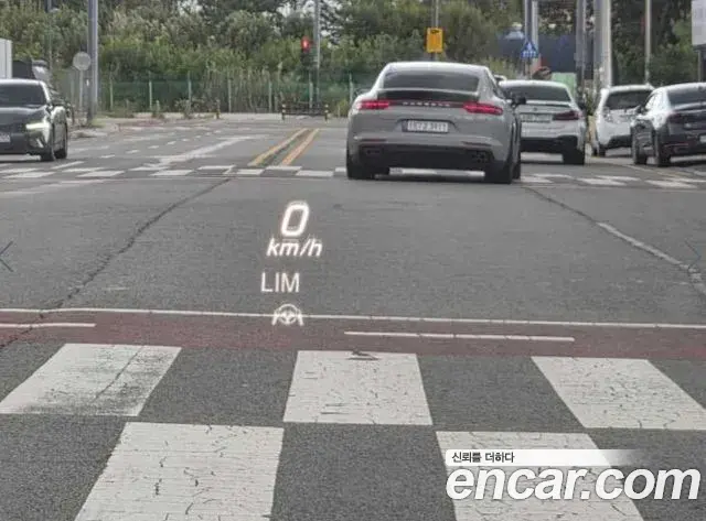 Mercedes-Benz E-Class 2022 — Photo 2/16