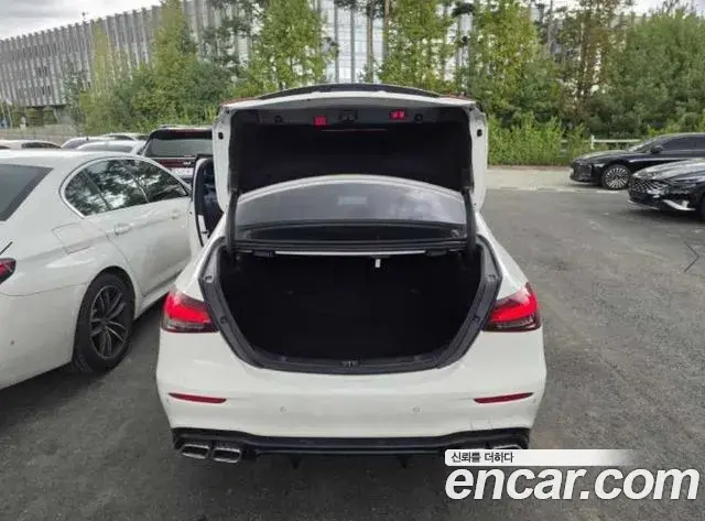 Mercedes-Benz E-Class 2022 — Photo 3/16