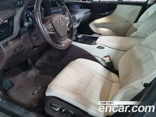 Lexus LS500 2020 — ფოტო 18/19