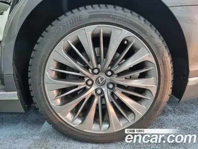 Lexus LS500 2020 — ფოტო 9/19