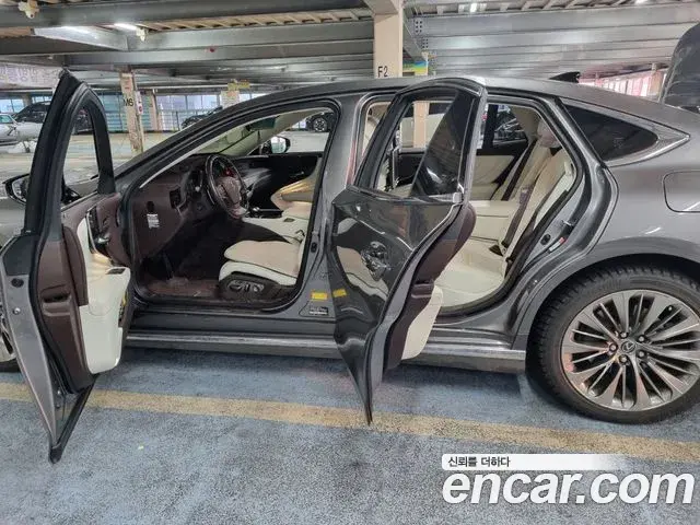 Lexus LS500 2020 — ფოტო 13/19