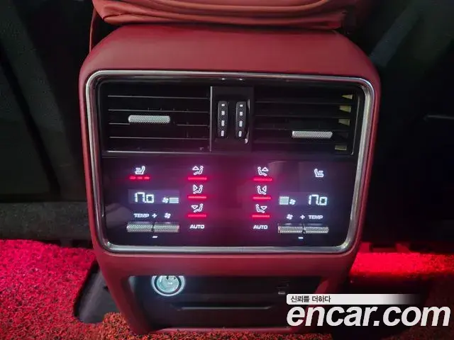 Porsche Cayenne 2019 — Photo 11/20