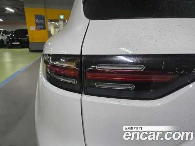Porsche Cayenne 2019 — Photo 1/20