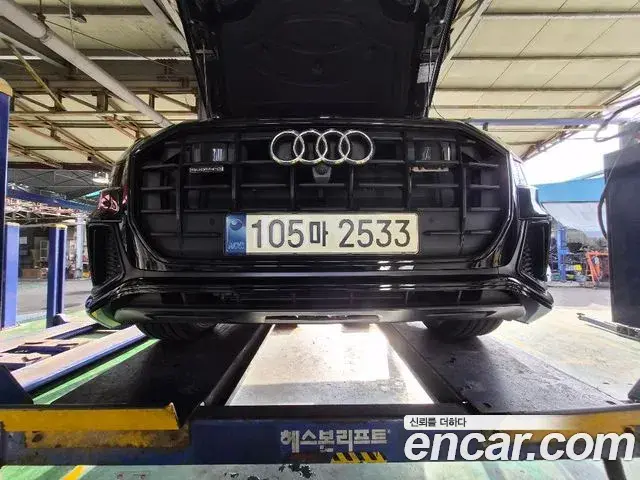 Audi Q8 2023 — ფოტო 1/3