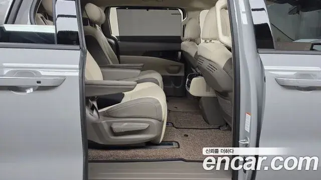 Kia Carnival 2025 — Şəkil 21/35
