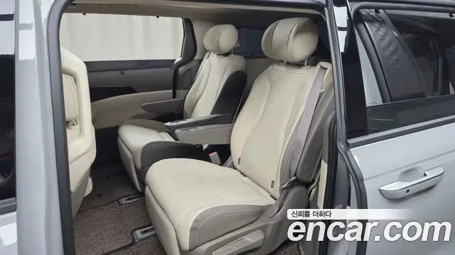 Kia Carnival 2025 — Şəkil 9/35
