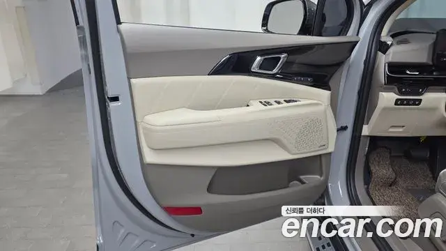 Kia Carnival 2025 — Şəkil 24/35