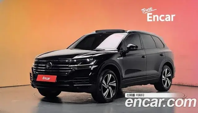 Volkswagen Touareg 2020 — Photo 1/36