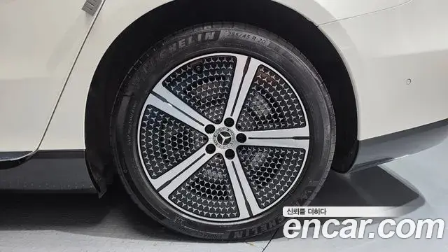 Mercedes-Benz EQS 2022 — ფოტო 32/35