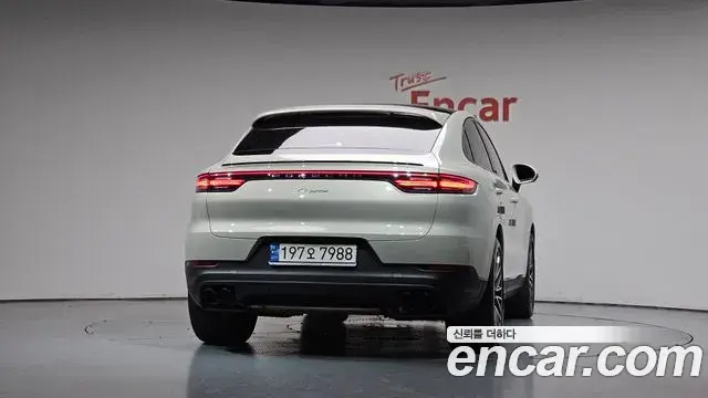 Porsche Cayenne 2023 — Photo 19/37