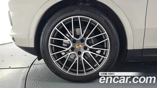 Porsche Cayenne 2023 — Photo 5/37