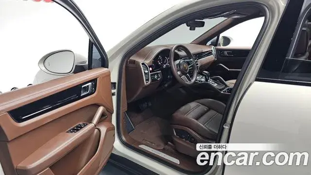 Porsche Cayenne 2023 — Photo 6/37