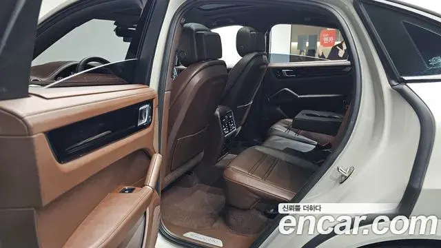 Porsche Cayenne 2023 — Photo 26/37