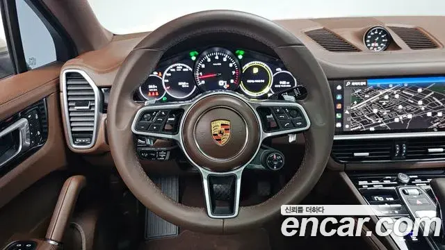 Porsche Cayenne 2023 — Photo 23/37