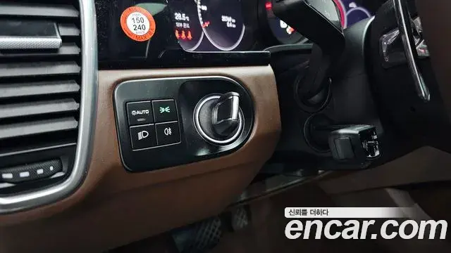 Porsche Cayenne 2023 — Photo 17/37