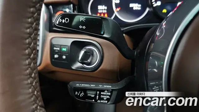 Porsche Cayenne 2023 — Photo 24/37