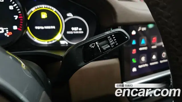 Porsche Cayenne 2023 — Photo 32/37