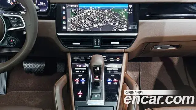 Porsche Cayenne 2023 — Photo 11/37