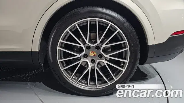 Porsche Cayenne 2023 — Photo 15/37