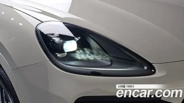 Porsche Cayenne 2023 — Photo 3/37