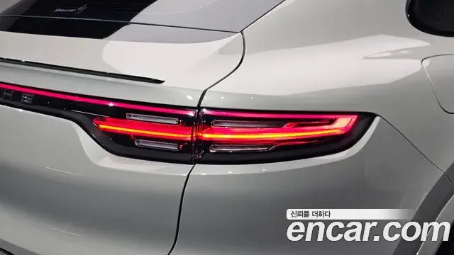 Porsche Cayenne 2023 — Photo 13/37