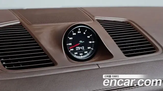 Porsche Cayenne 2023 — Photo 33/37