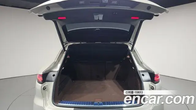 Porsche Cayenne 2023 — Photo 30/37