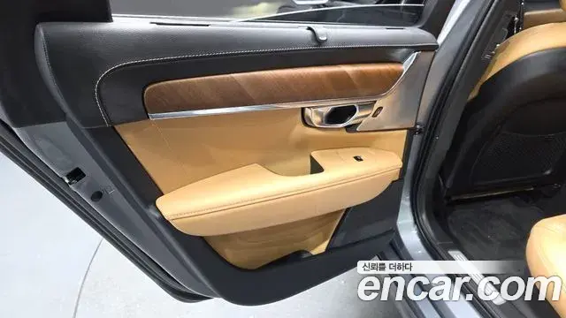 Volvo S90 2019 — Şəkil 22/36
