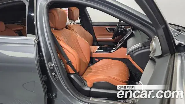 Mercedes-Benz S-Class 2021 — Photo 8/33