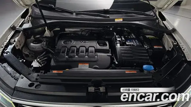 Volkswagen Tiguan 2018 — ფოტო 30/37
