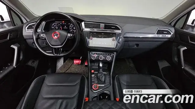 Volkswagen Tiguan 2018 — ფოტო 25/37