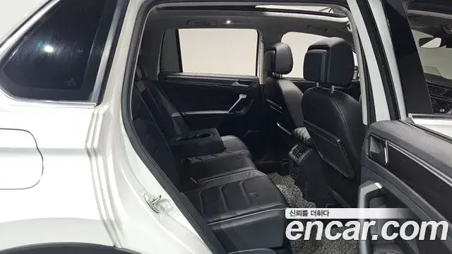 Volkswagen Tiguan 2018 — ფოტო 1/37