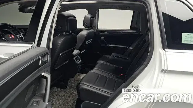 Volkswagen Tiguan 2018 — ფოტო 2/37
