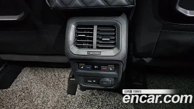 Volkswagen Tiguan 2018 — ფოტო 21/37