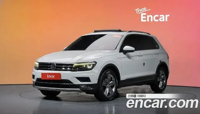 Volkswagen Tiguan 2018 — ფოტო 28/37