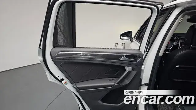 Volkswagen Tiguan 2018 — ფოტო 4/37