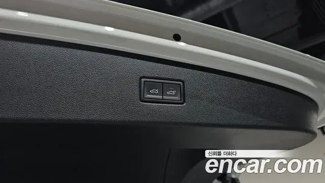 Volkswagen Tiguan 2018 — ფოტო 8/37