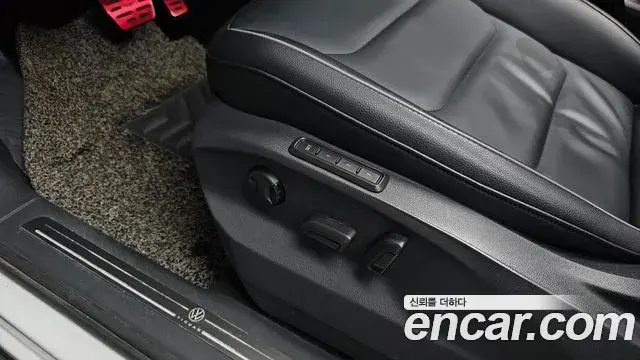 Volkswagen Tiguan 2018 — ფოტო 22/37