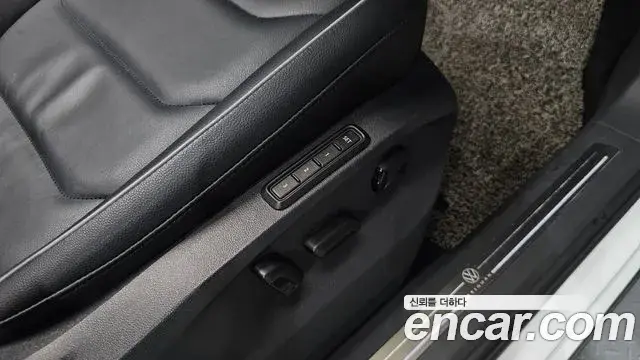 Volkswagen Tiguan 2018 — ფოტო 12/37