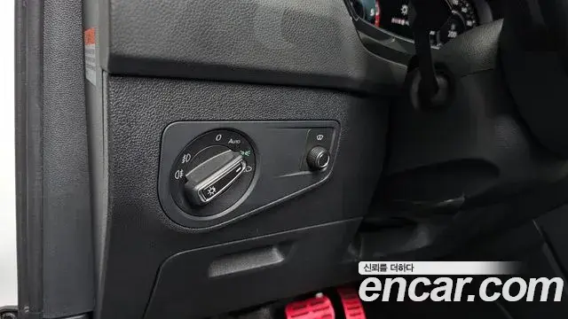 Volkswagen Tiguan 2018 — ფოტო 23/37