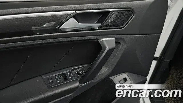 Volkswagen Tiguan 2018 — ფოტო 14/37