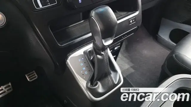 Hyundai Staria 2023 — Photo 9/20