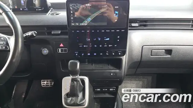 Hyundai Staria 2023 — Photo 14/20